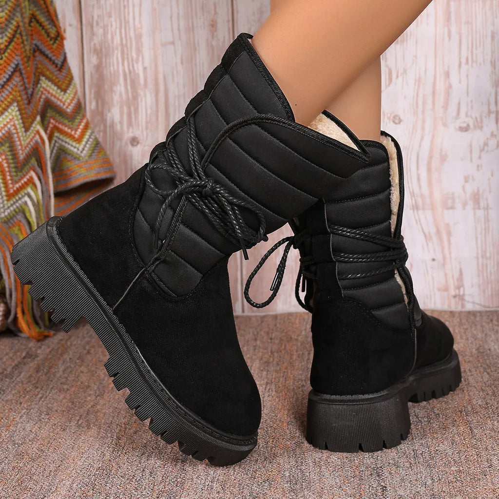 Women's chunky heel snow boots in suede with lace-up design and fleece lining