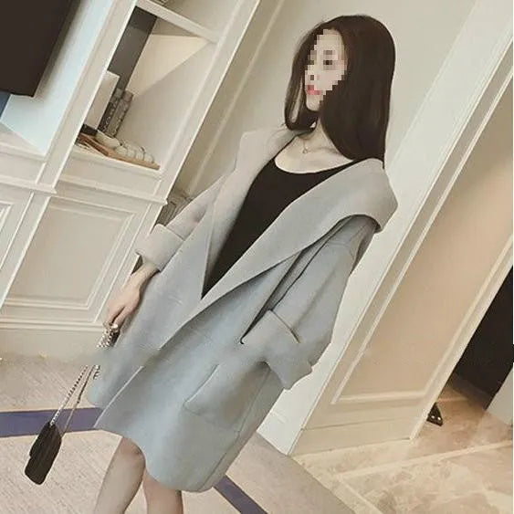 Plus size women's thin cotton coat in loose fit with lace detailing for spring and autumn wear
