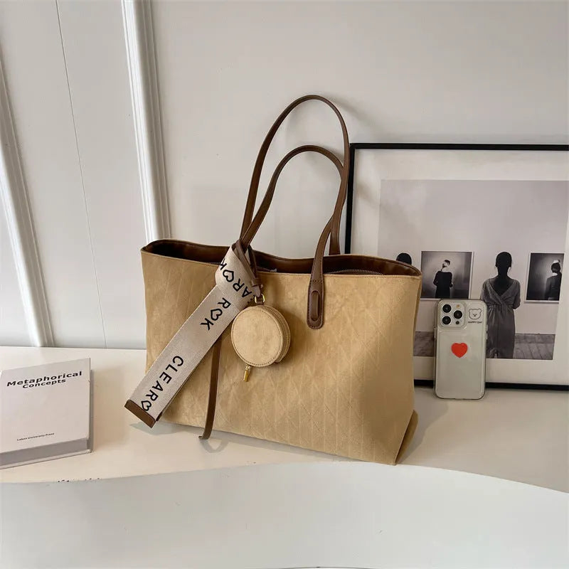 Women's large polyester tote bag with horizontal square shape and internal zipped compartment in four colour options