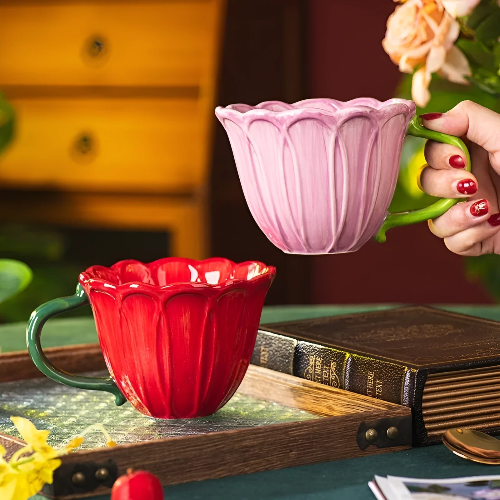 Ceramic breakfast cup with floral pattern in 500ml capacity, red and purple colour options