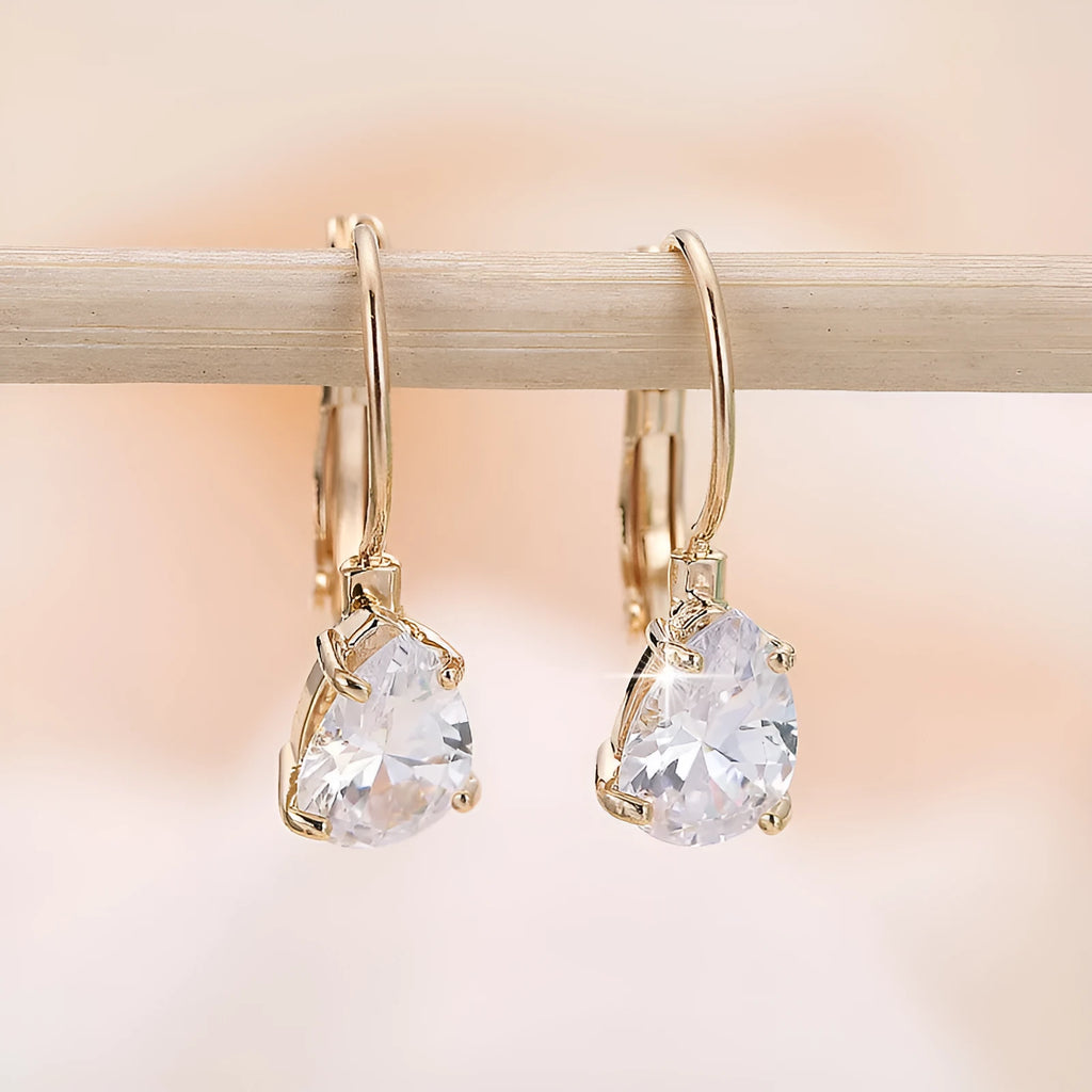 Drop-shaped women's fashion earrings with gold or platinum plating on a copper base.
