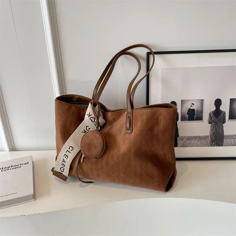 Women's large polyester tote bag with horizontal square shape and internal zipped compartment in four colour options