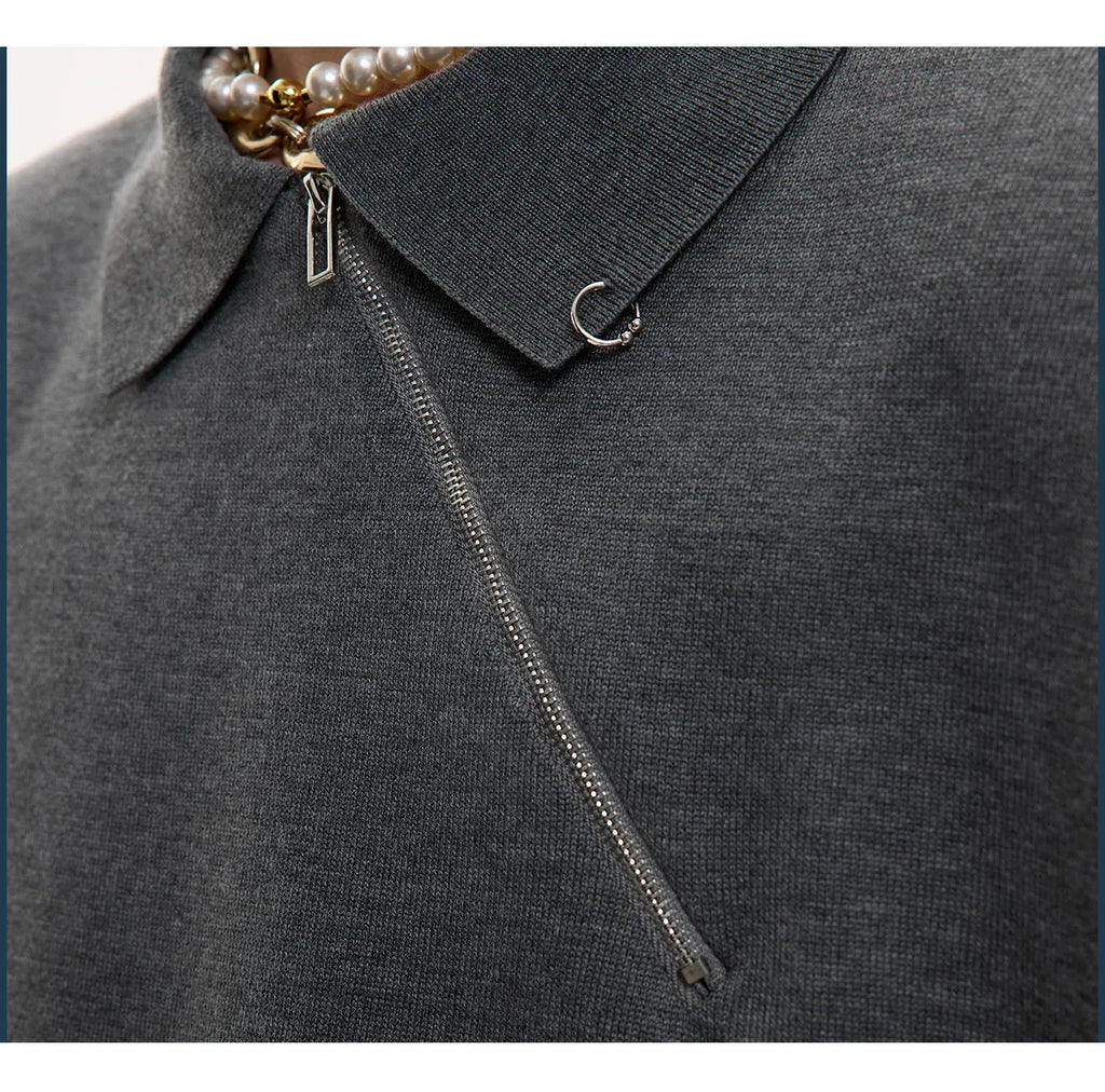 Men's slim-fit black knitted polo shirt with an oblique zipper on the lapel collar and short sleeves.