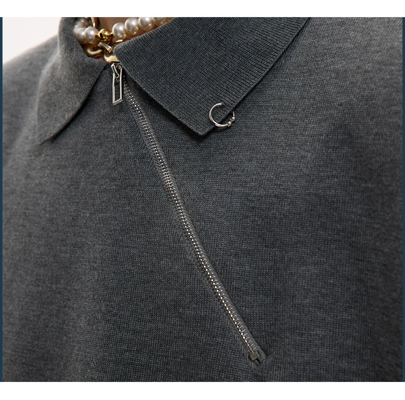 Men's slim-fit black knitted polo shirt with an oblique zipper on the lapel collar and short sleeves.