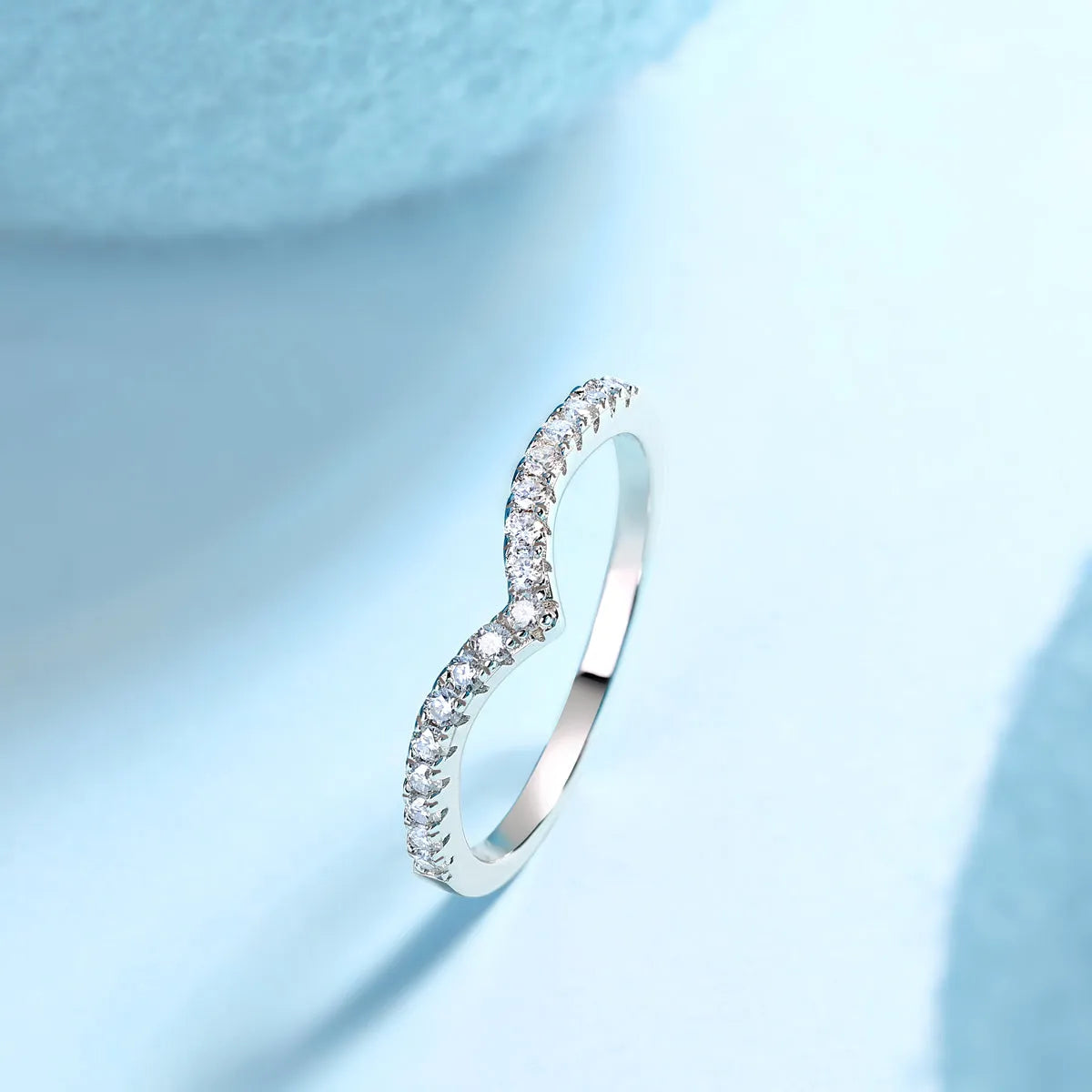 Moissanite wedding ring set on S925 silver with platinum plating, ring size 7, with gift box and GRA certificate