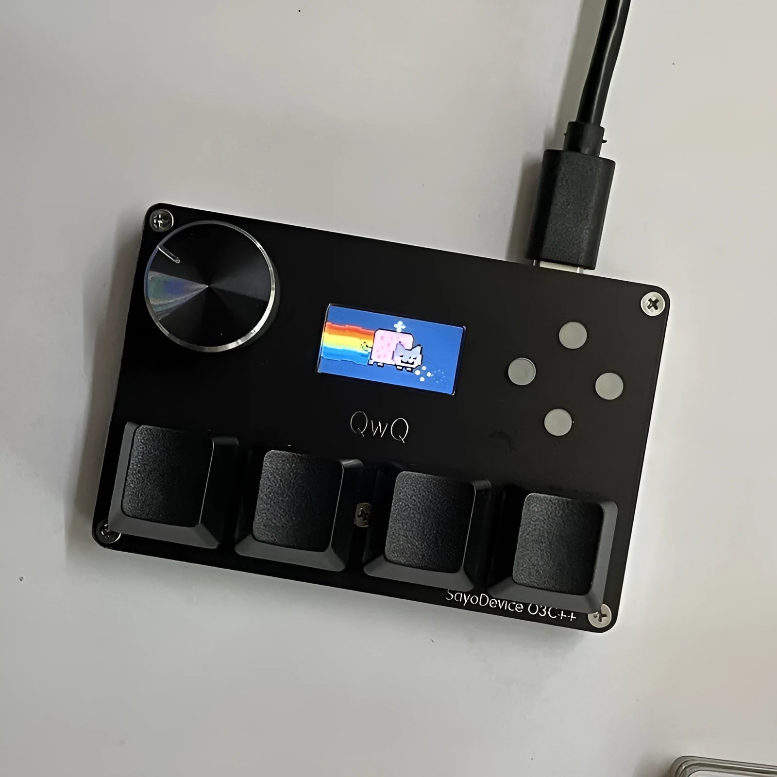 Custom magnetic axis gaming keyboard with IPS colour screen, programmable knob, and RGB backlight in a choice of colours.