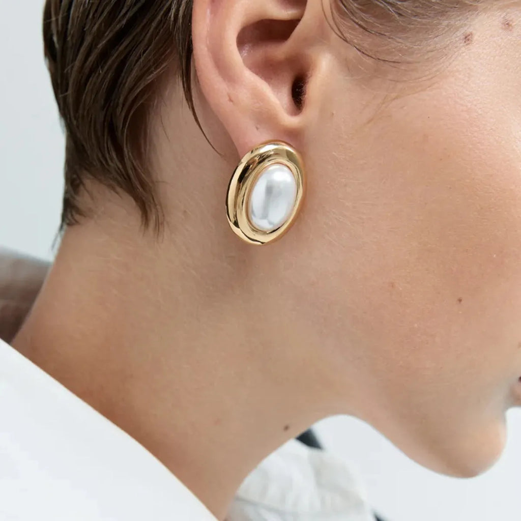 Stainless steel vintage pearl stud earrings for women with electroplated fade-resistant finish