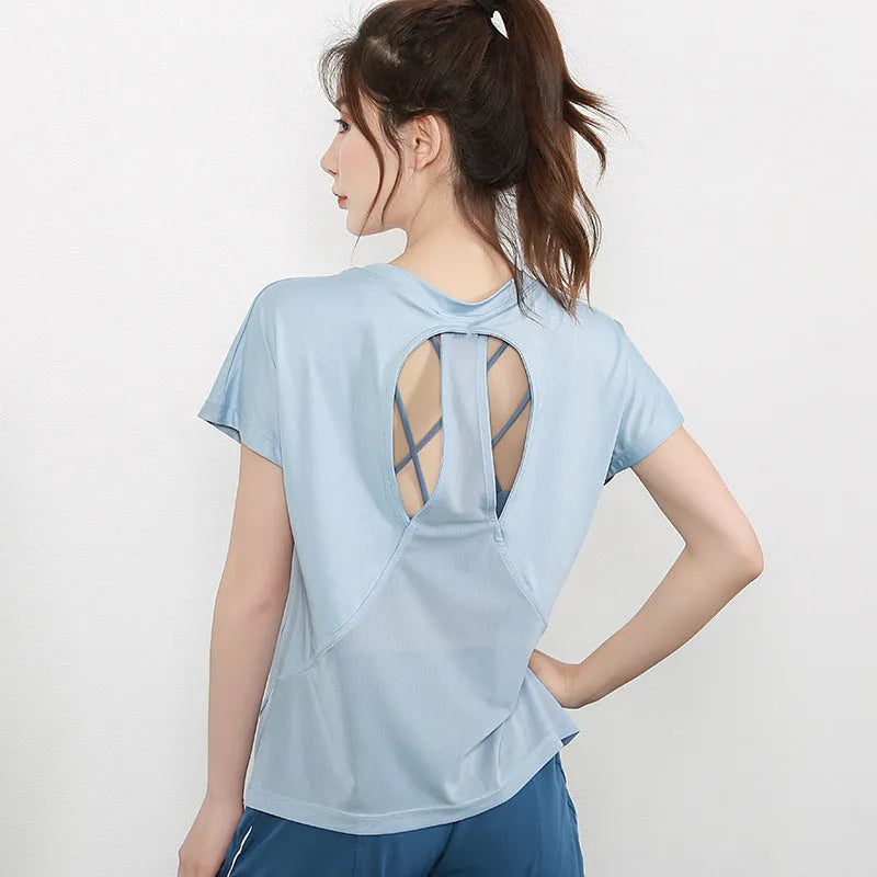Women's short sleeve polyester yoga t-shirt in sportswear colours for fitness activities