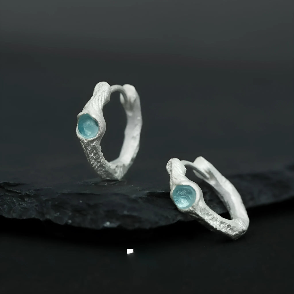 Burnt silver 925 silver ear clip with geometric shape and round elements