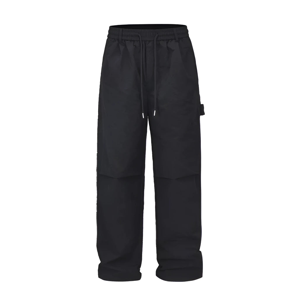 Black paratrooper pants with elastic drawstring waist and three-dimensional baggy cut