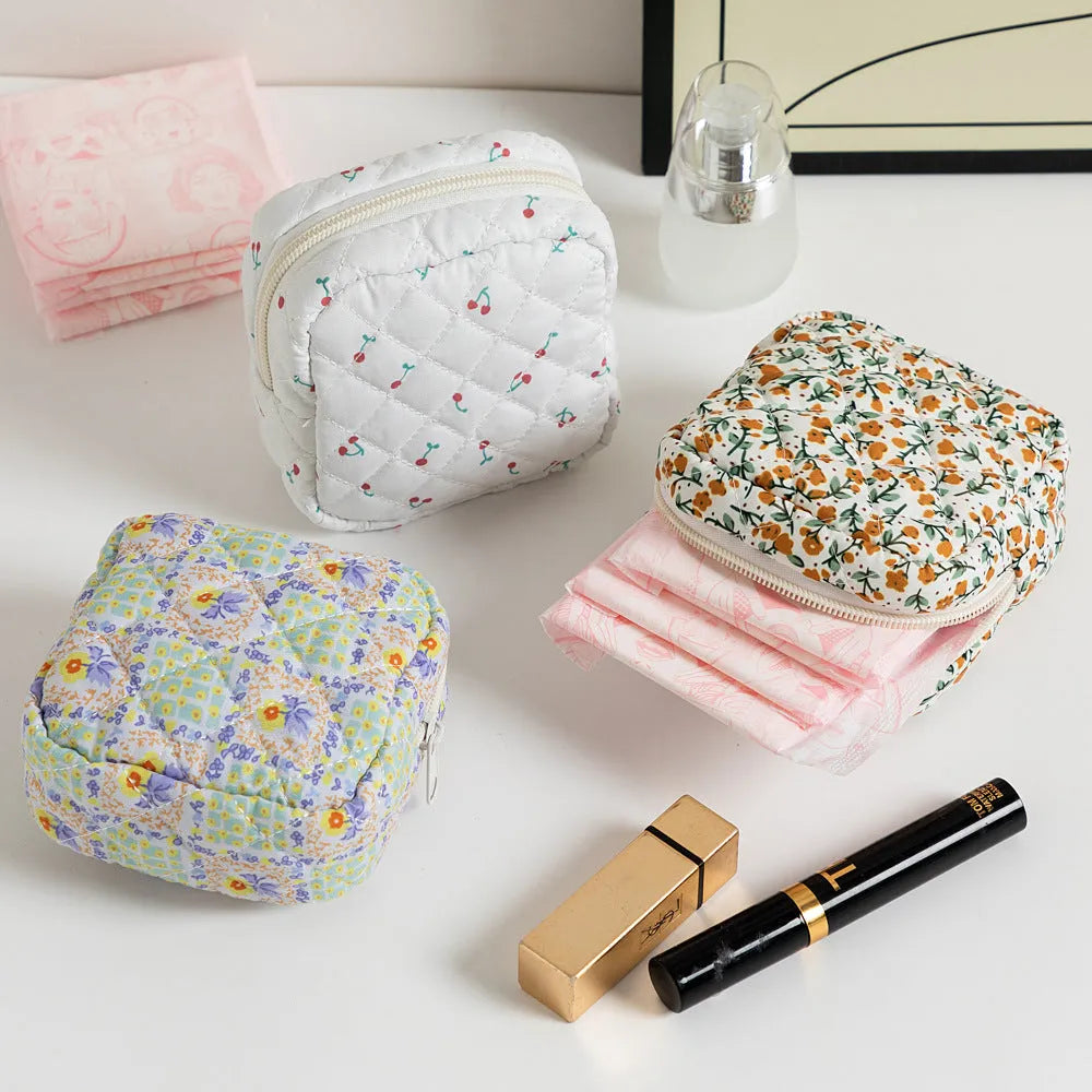 Women's floral print key storage bag in lightweight polyester with zip closure