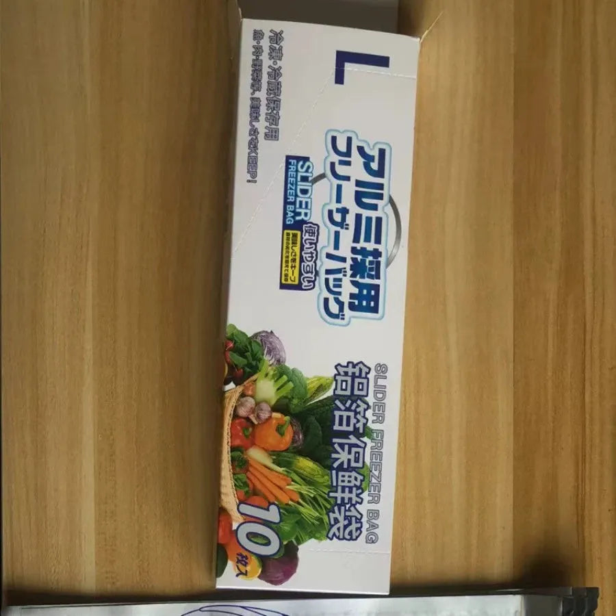 Set of aluminium foil resealable fresh-keeping bags in small, medium, and large sizes.