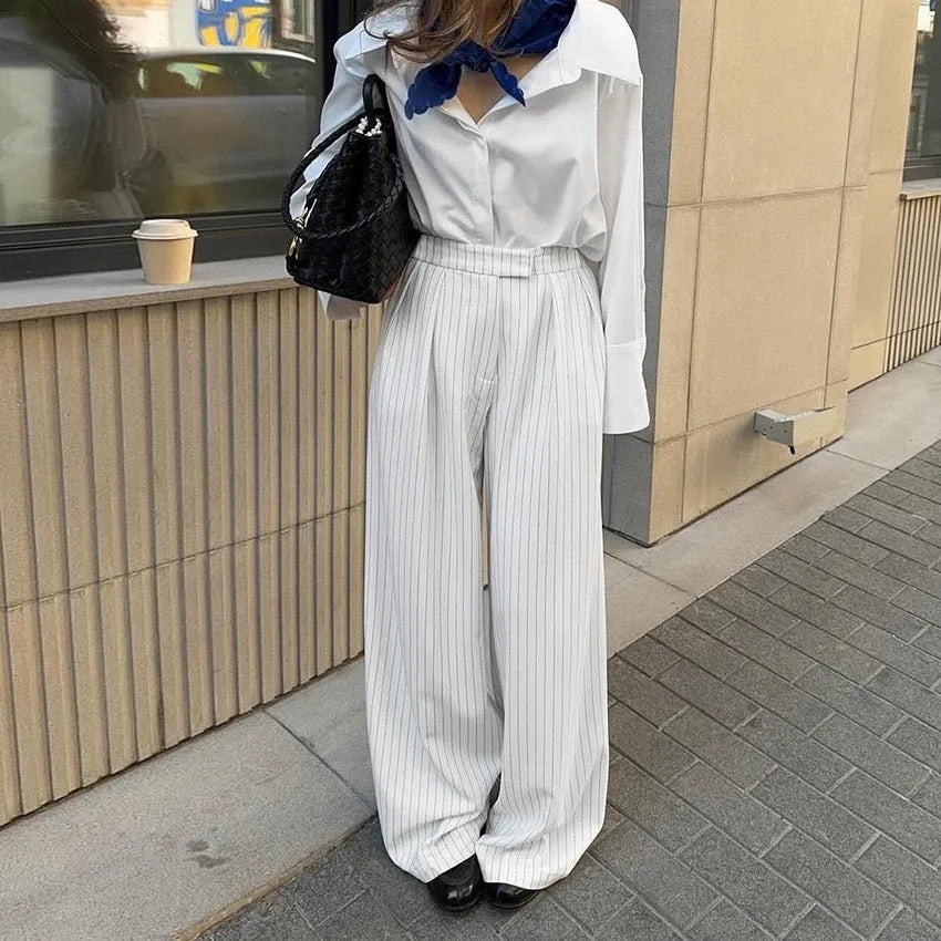 White striped wide-leg casual trousers with a front zip closure, shown in a loose fit.