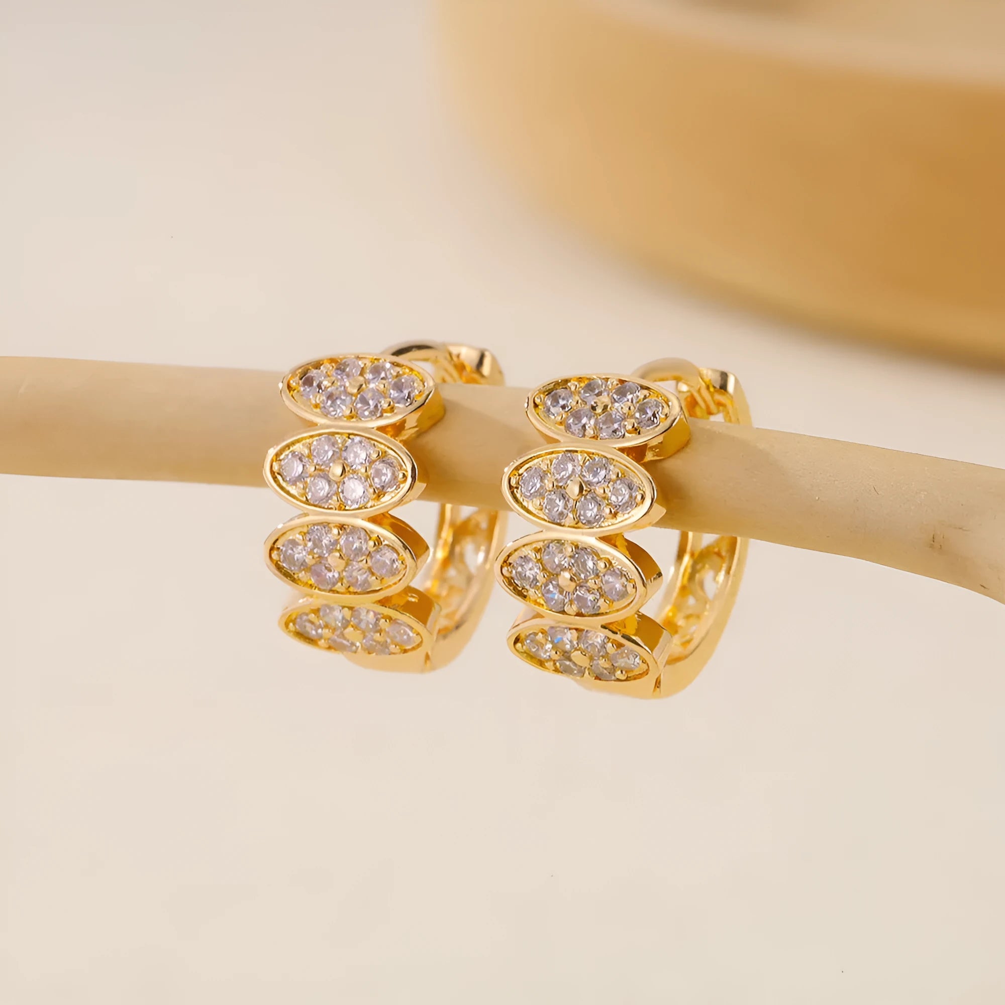 Gold women's copper earrings with zircon inlay and zirconium accent in ins style, colour EH412018