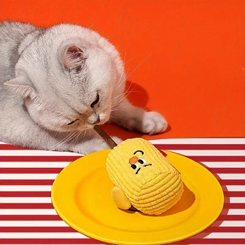 Corn cob shaped cat toy with natural maize husk texture for dental cleaning and molar exercise