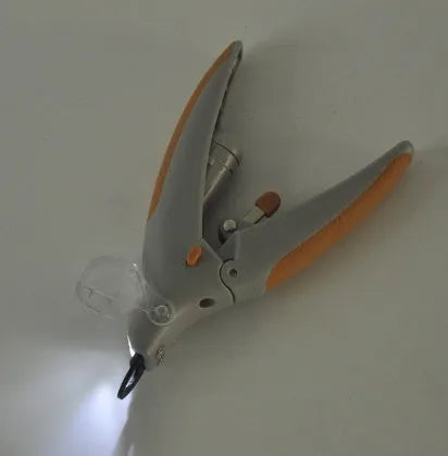 LED dog nail trimmer with blood line guide on blister card packaging