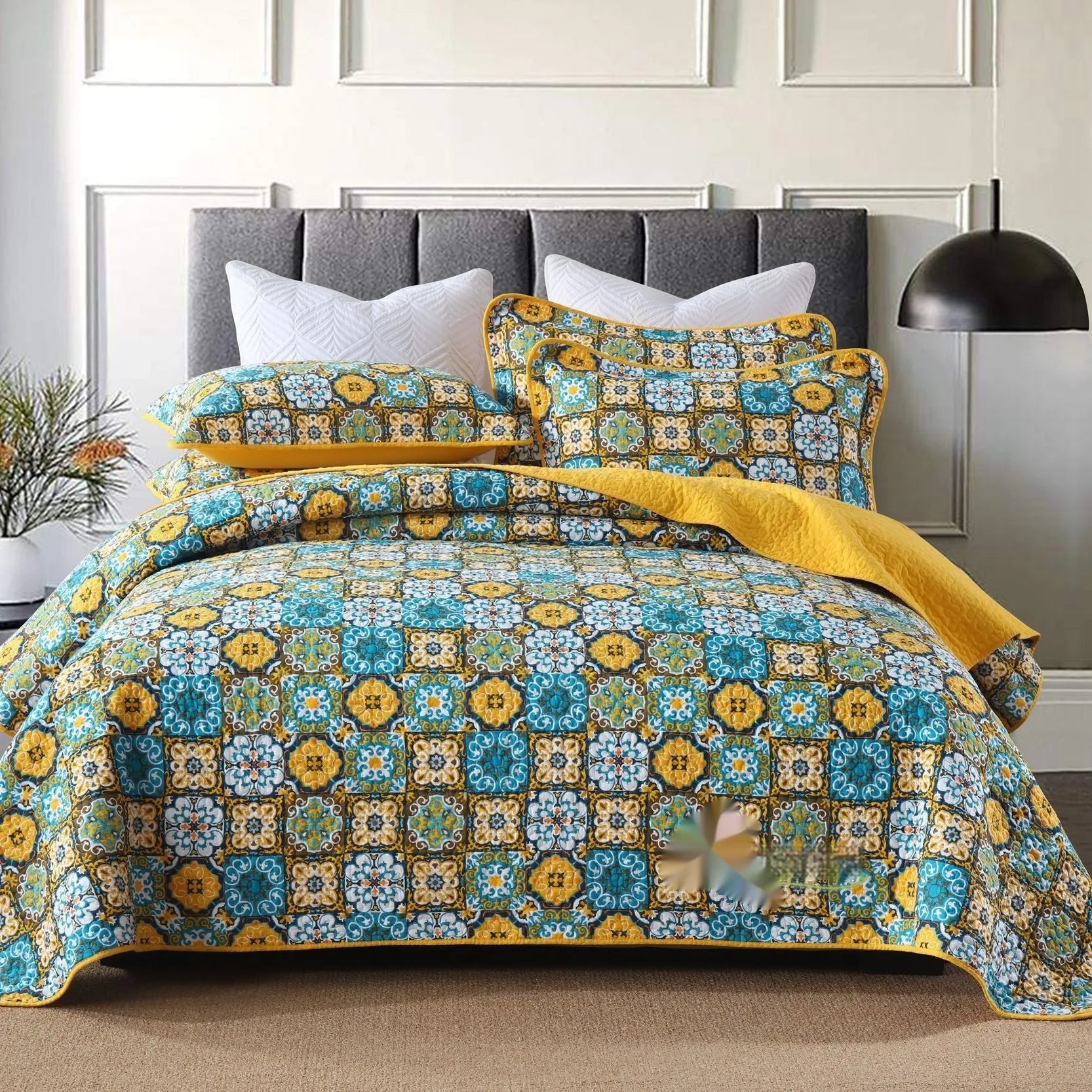 Quilted cotton bed cover set with pillowcases in American style pattern