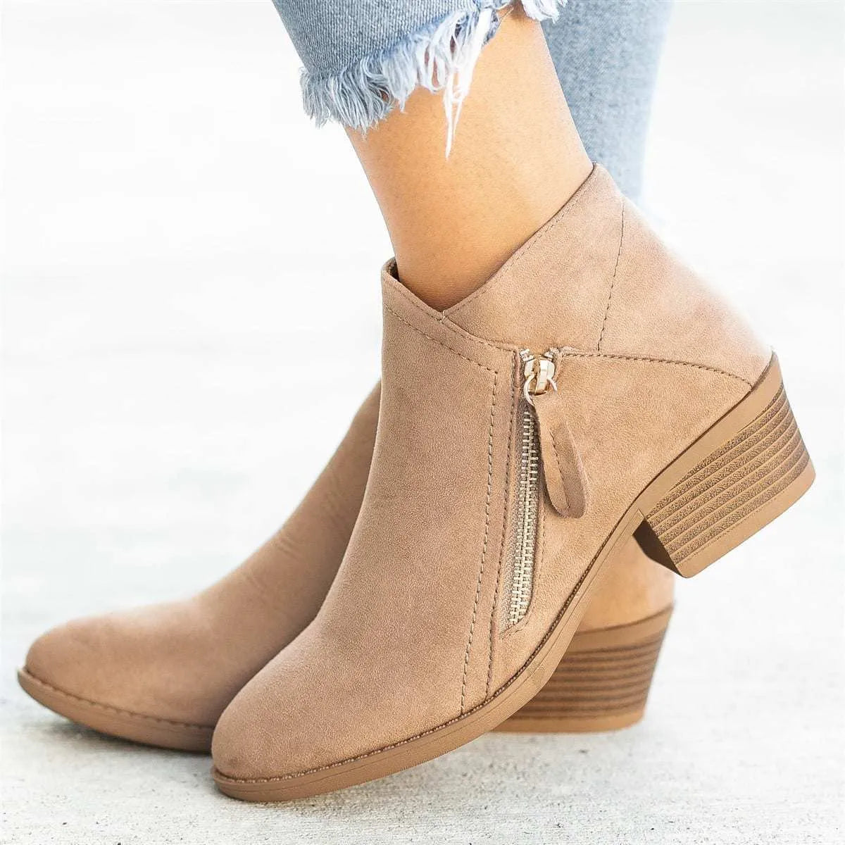 Women's suede ankle boots with a side zipper, chunky heel, in beige colour.