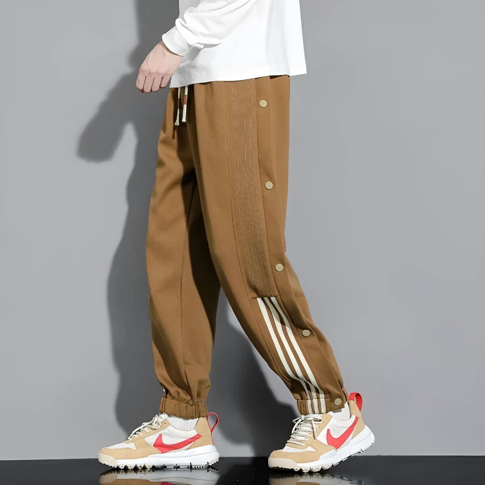 Men's cotton blend sweatpants with high waist and belt in solid autumn colours