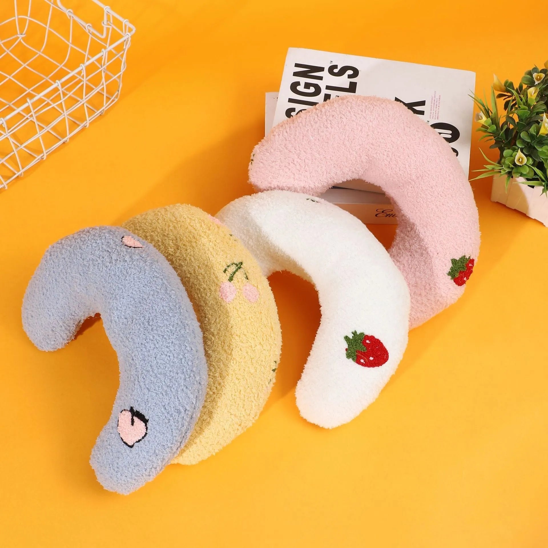 U-shaped half moon pet pillow for cats with cartoon dogs and cats design in blue colour