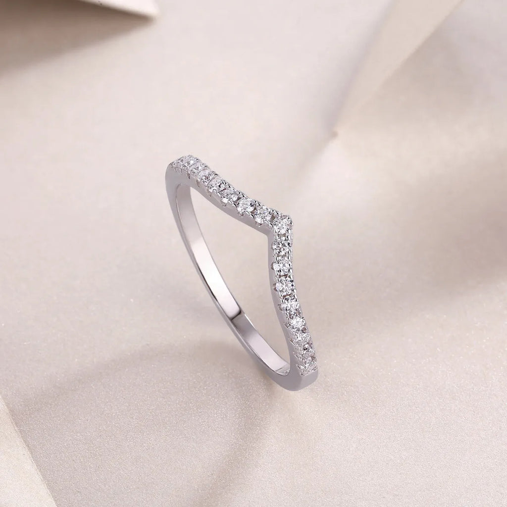 Moissanite wedding ring set on S925 silver with platinum plating, ring size 7, with gift box and GRA certificate