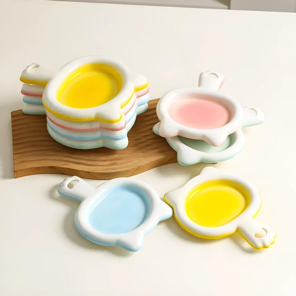 Ceramic cat bowl in shallow mouth design with a smooth glaze finish