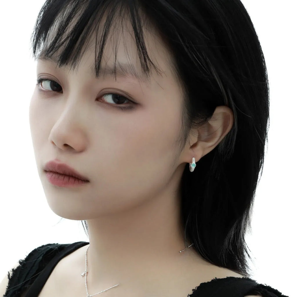 Burnt silver 925 silver ear clip with geometric shape and round elements