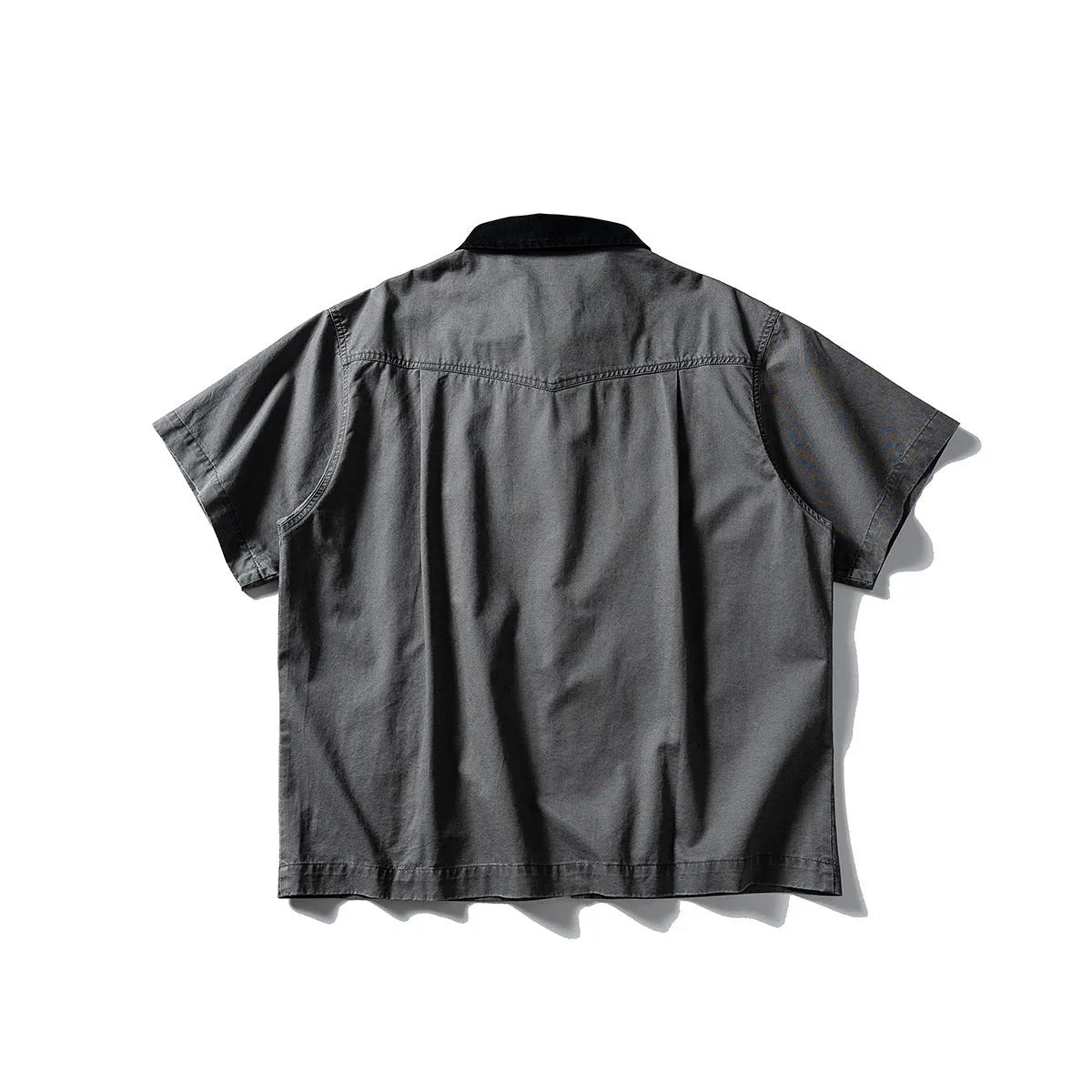 Men's khaki washed cotton overalls shirt with short sleeves in loose cardigan style