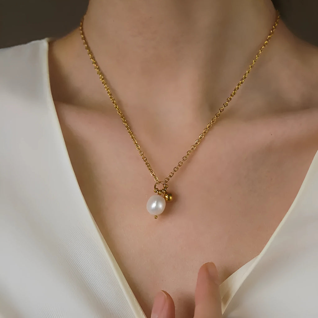Pearl pendant necklace with natural white non-fading finish and texture design