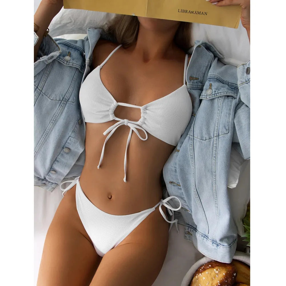 Women's solid colour drawstring bikini set in quick-drying nylon fabric.