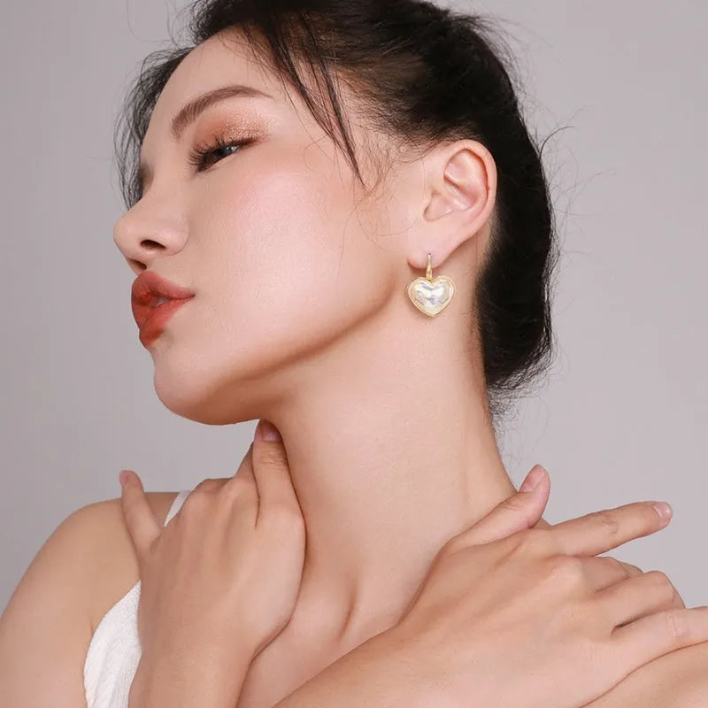 Gold summer fashion ear clip pair for women with alloy metal construction and natural style