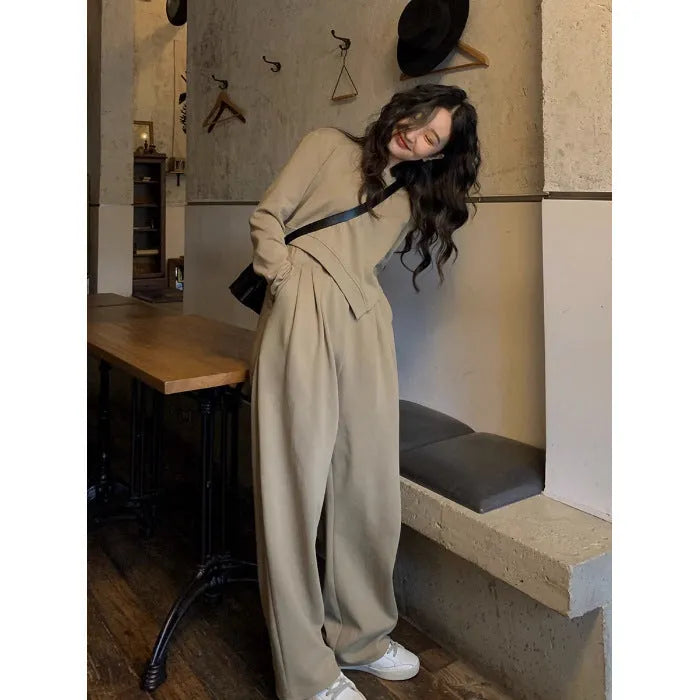Women's loose casual sports suit set in solid colour with top and trousers, splicing detail, khaki or brown options