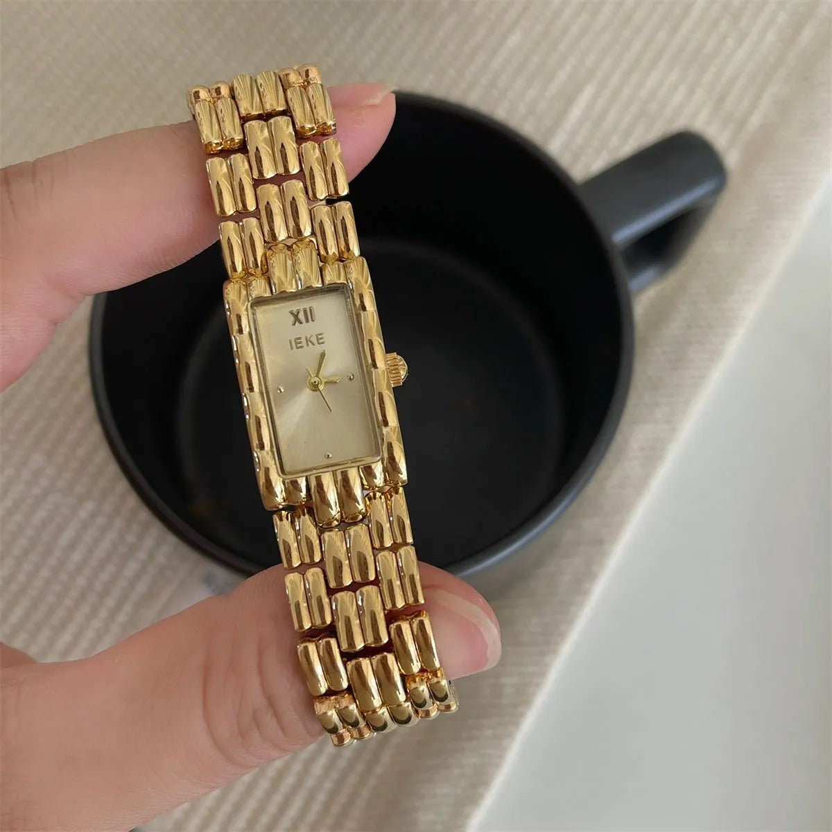 Mid-century antique design ladies bracelet watch with 15mm dial and butterfly buckle