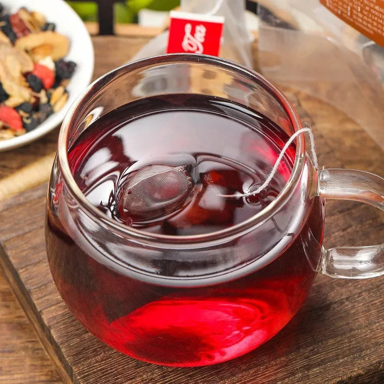 Box of 40 individual ginseng, mulberry and black wolfberry tea sachets, total weight 200g.