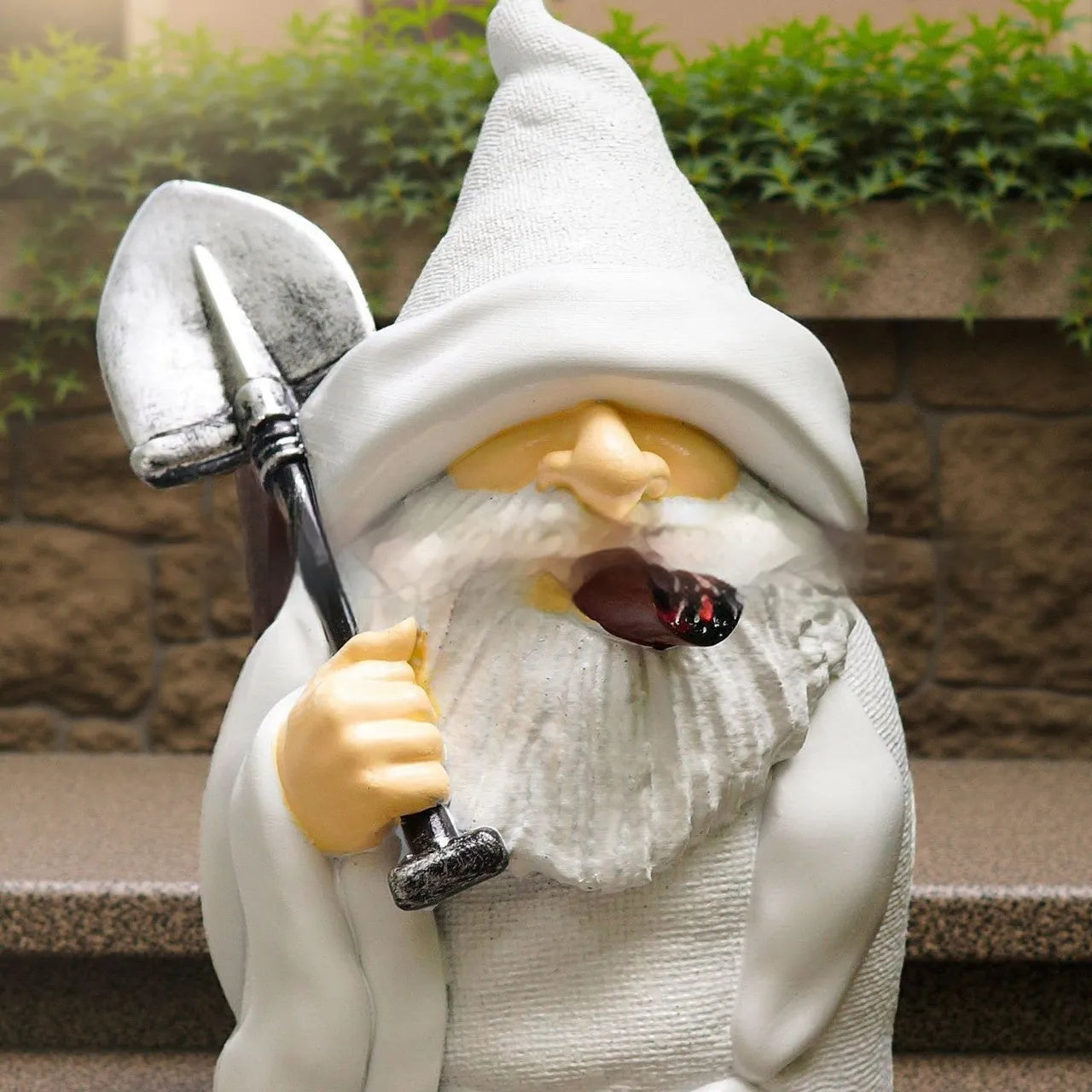 Smoking shovel dwarf Christmas ornament made from resin and plastic materials for garden decoration