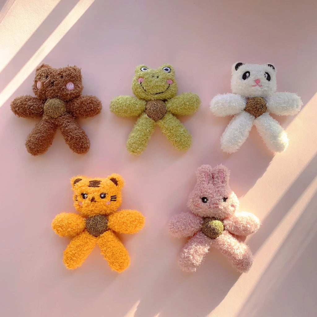 Edible catnip ball chewing toy for kittens in animal designs with cat grass filling