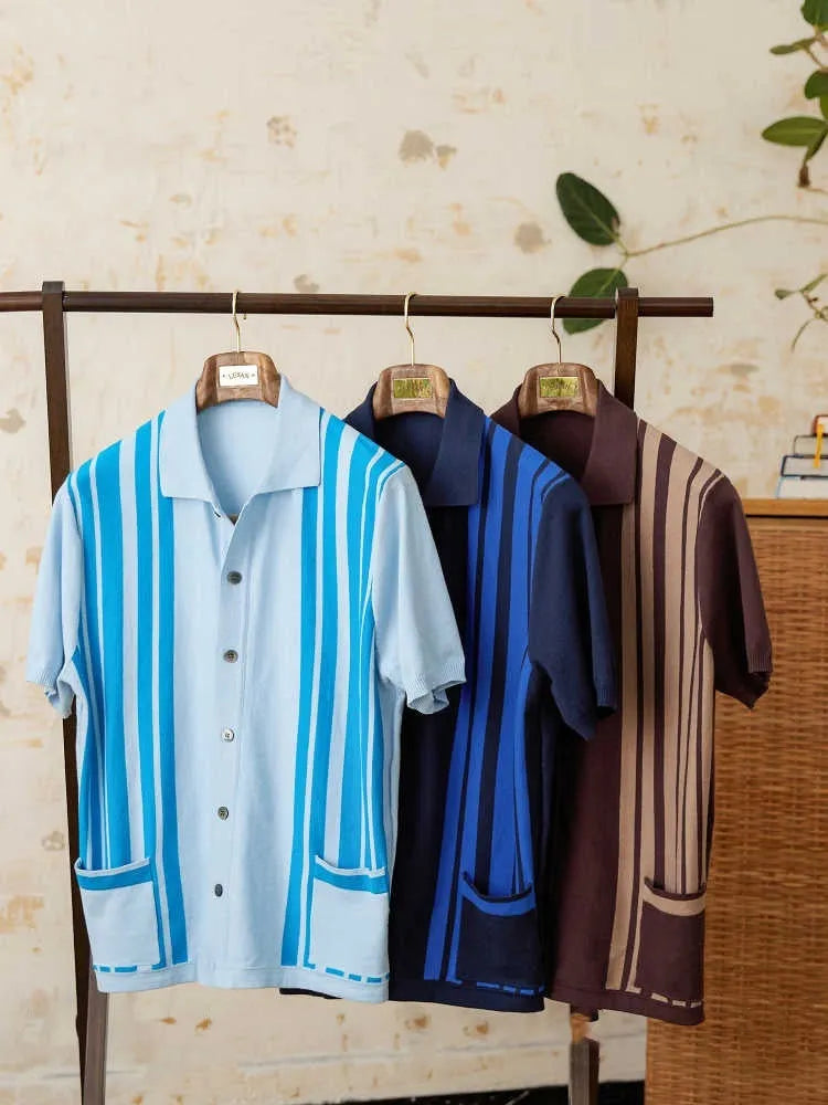 Short-sleeved striped knitted polo cardigan in light blue with a lapel collar.