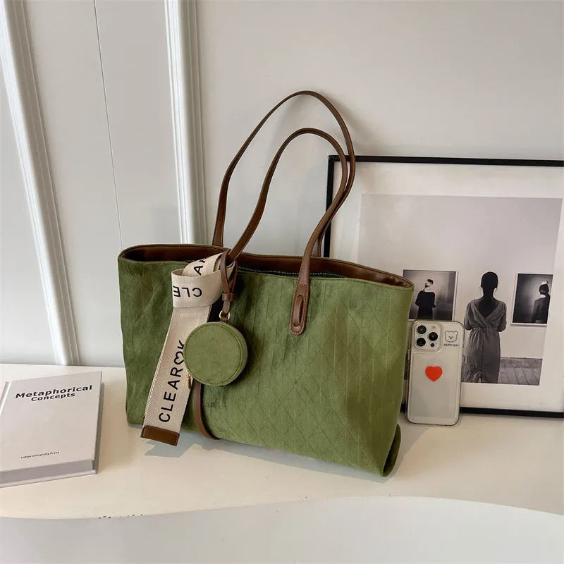 Women's large polyester tote bag with horizontal square shape and internal zipped compartment in four colour options