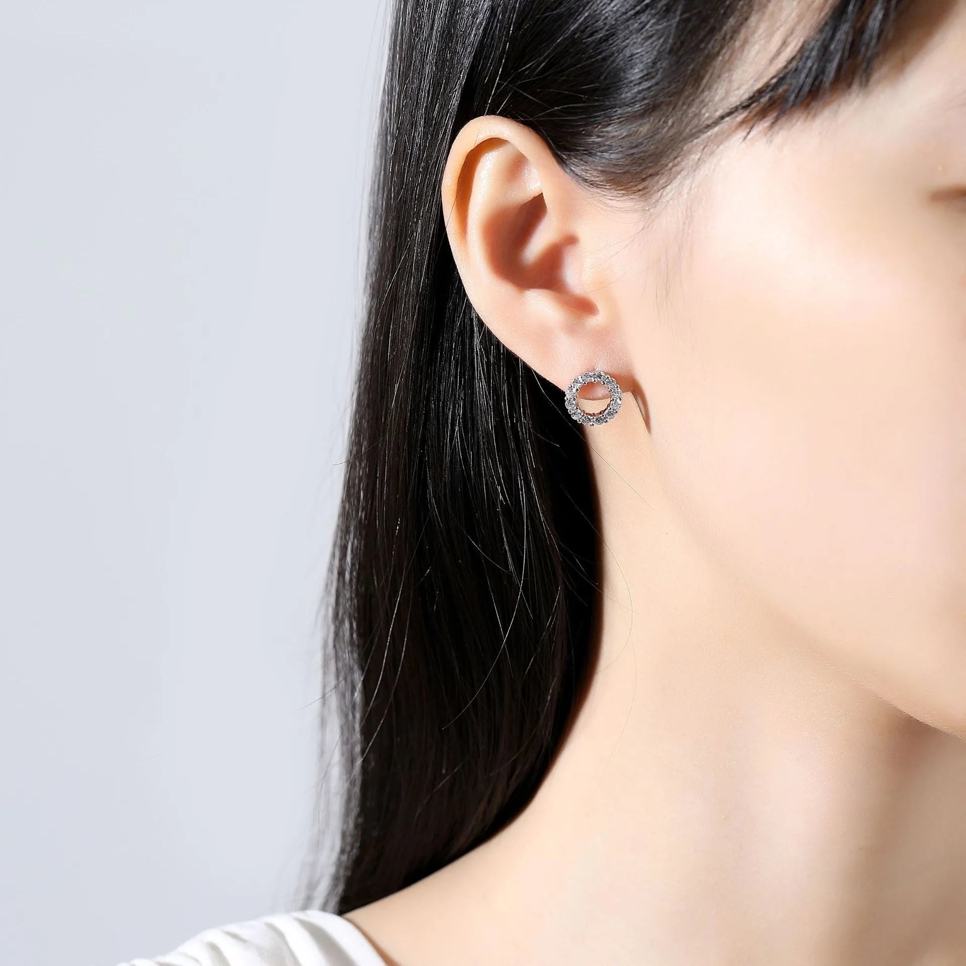 Copper micro zircon-encrusted stud earrings in geometric ring shape for women