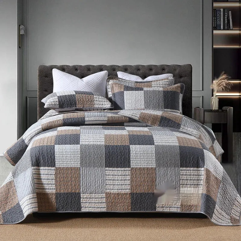 Quilted cotton bed cover set with pillowcases in American style pattern