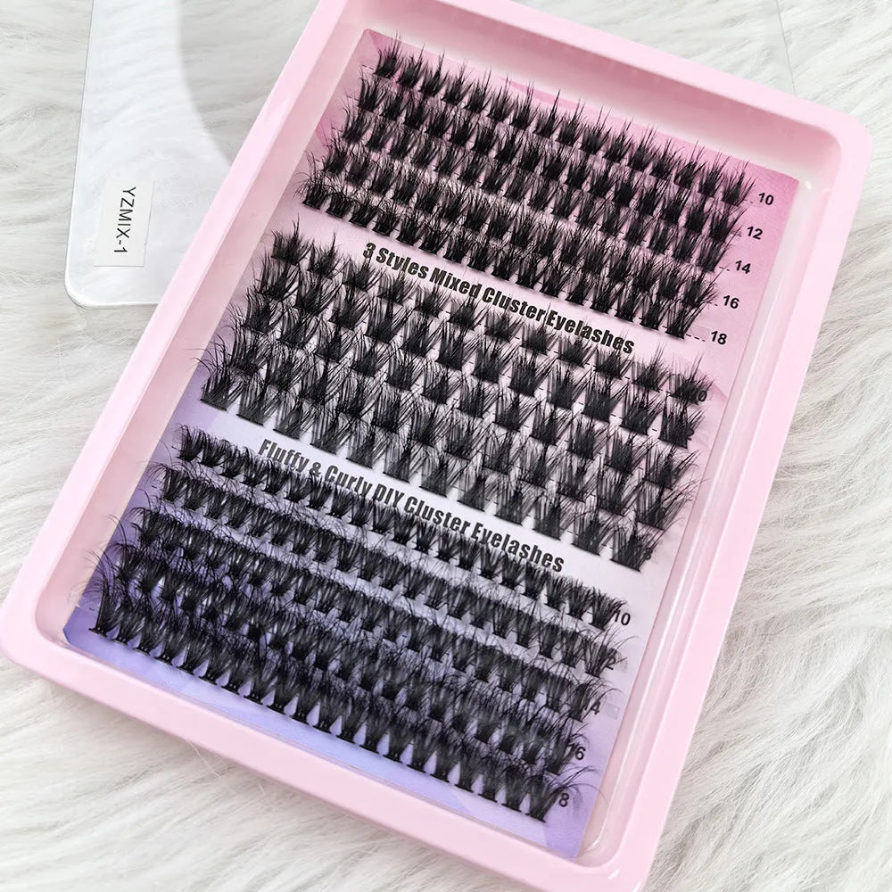 Large capacity false eyelash storage box with mixed specifications measuring 13.7cm by 13.5cm