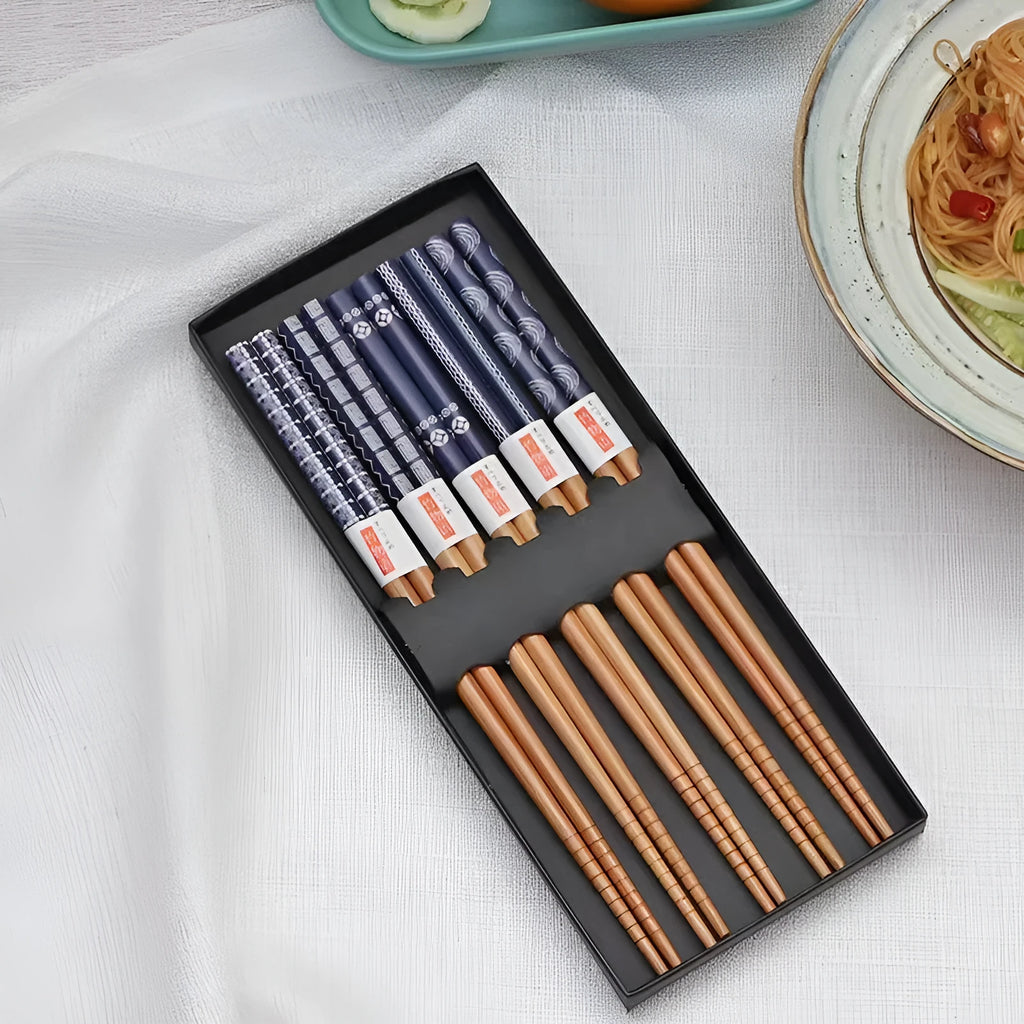Japanese style bamboo chopsticks with five-colour lucky cat or elegant blue patterns in 5-pair packaging