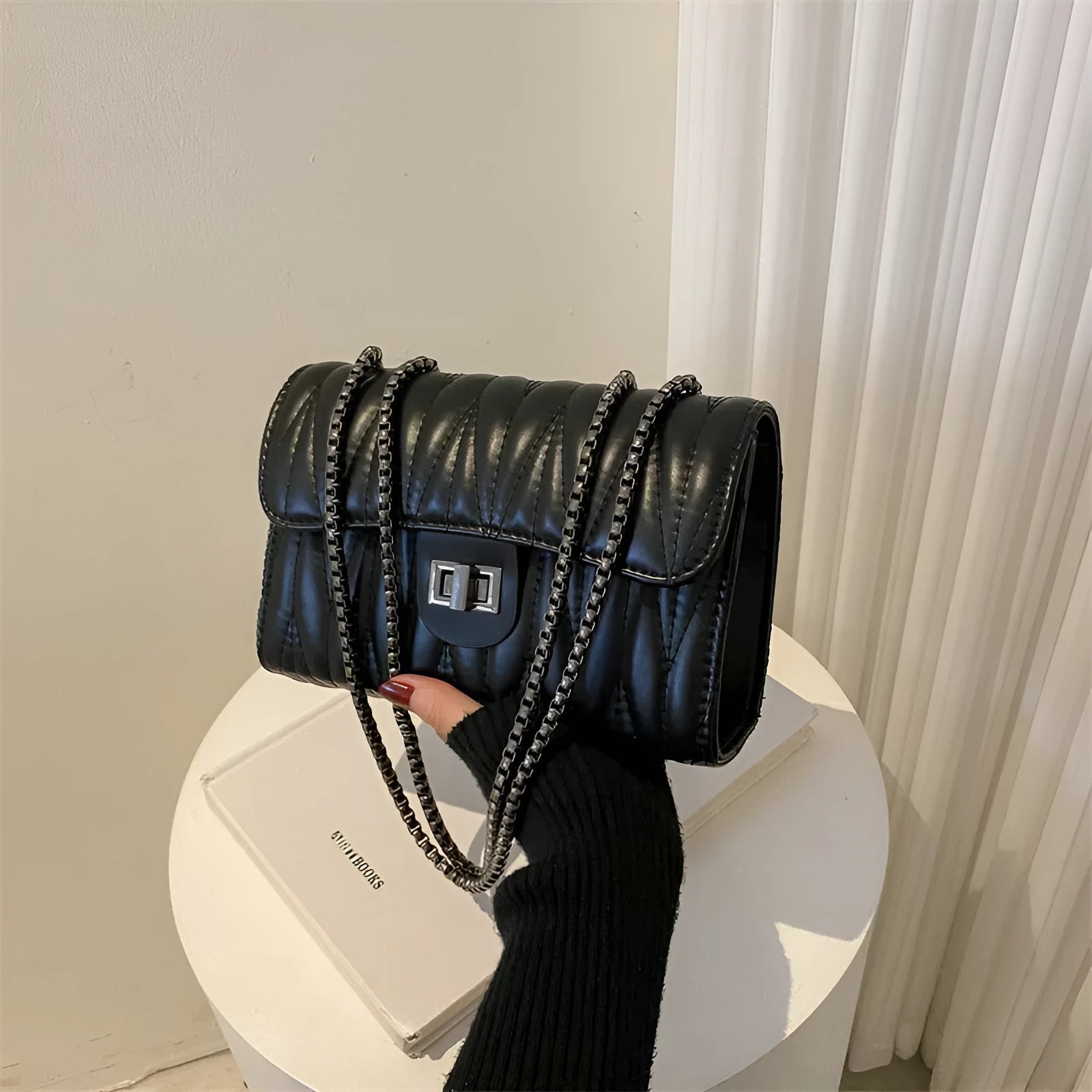 Retro textured diamond pattern women's small shoulder bag in PU leather, horizontal square shape 21x14x7cm