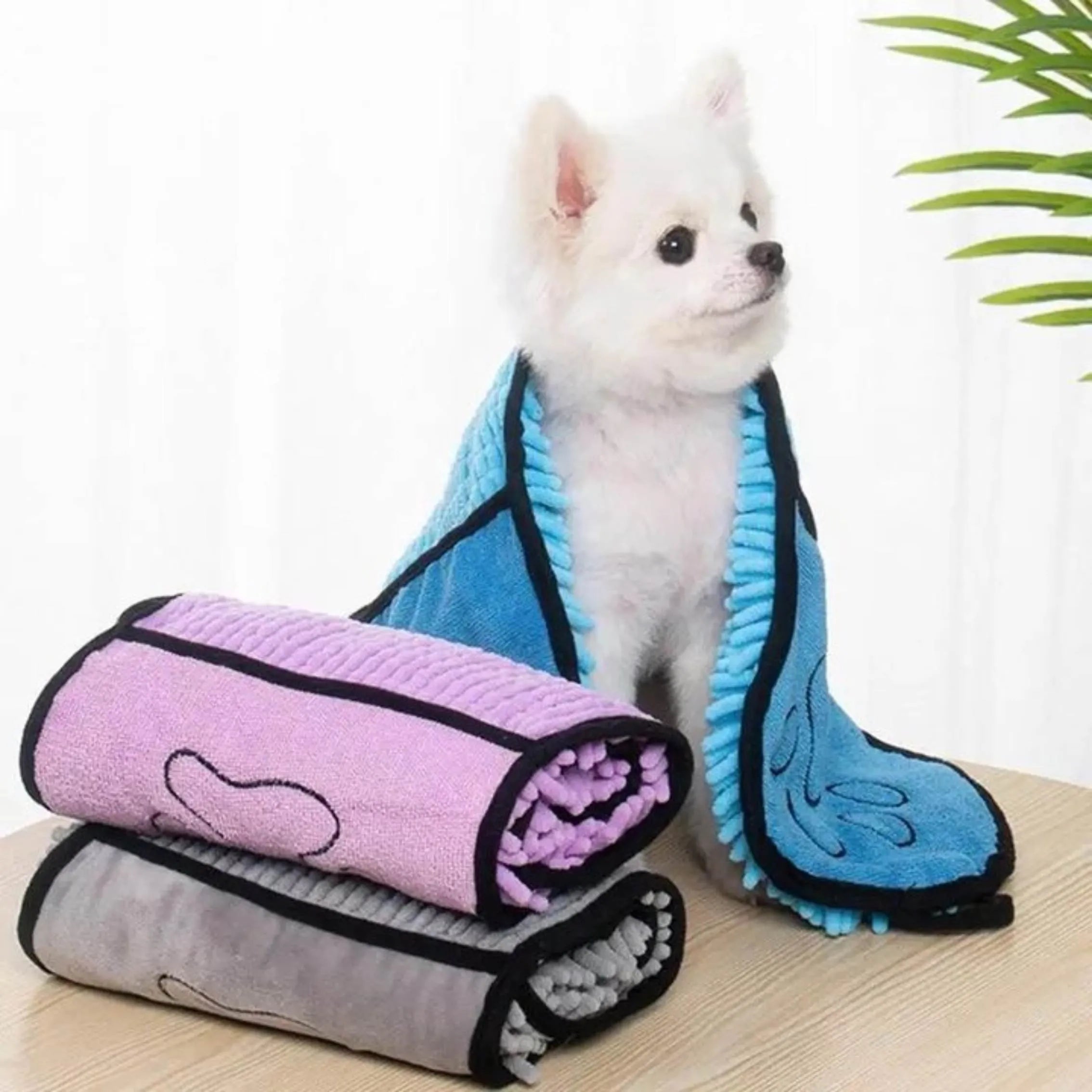 Blue quick-dry pet bath towel measuring 62 by 23 centimetres for drying dogs and cats