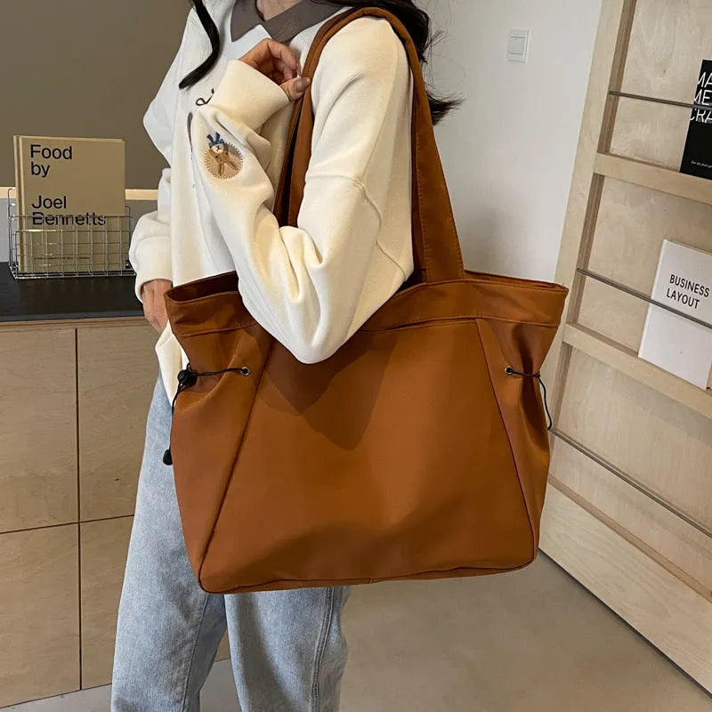 Soft Oxford cloth folding commuter tote bag in street style design showing colour options