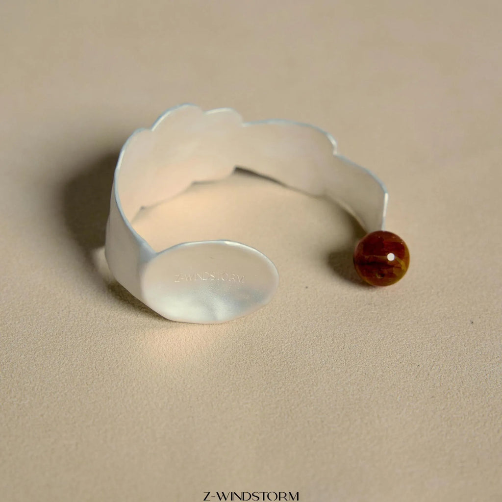Small round stewed pork bracelet and ring jewellery set with diamond motifs