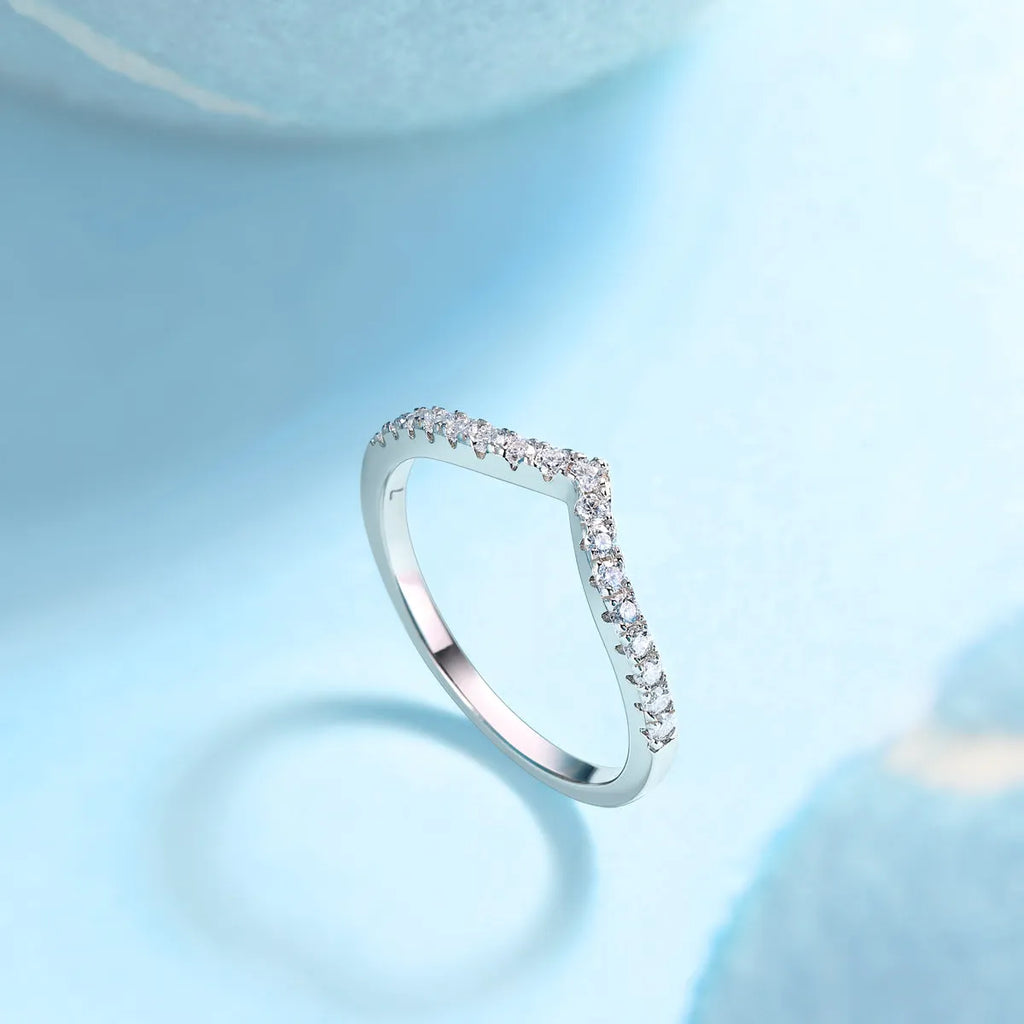 Moissanite wedding ring set on S925 silver with platinum plating, ring size 7, with gift box and GRA certificate