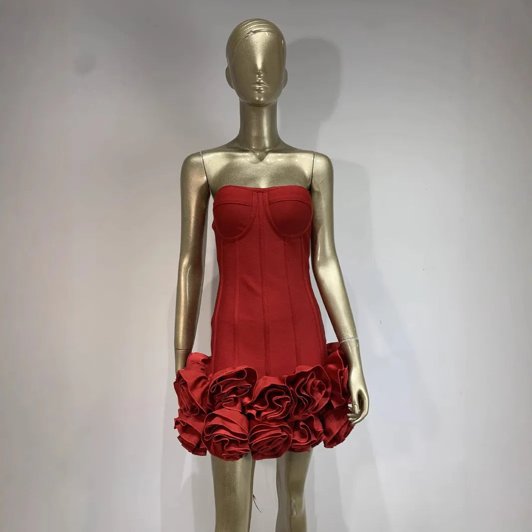Solid colour women's mid-waist dress in red, on a mannequin.