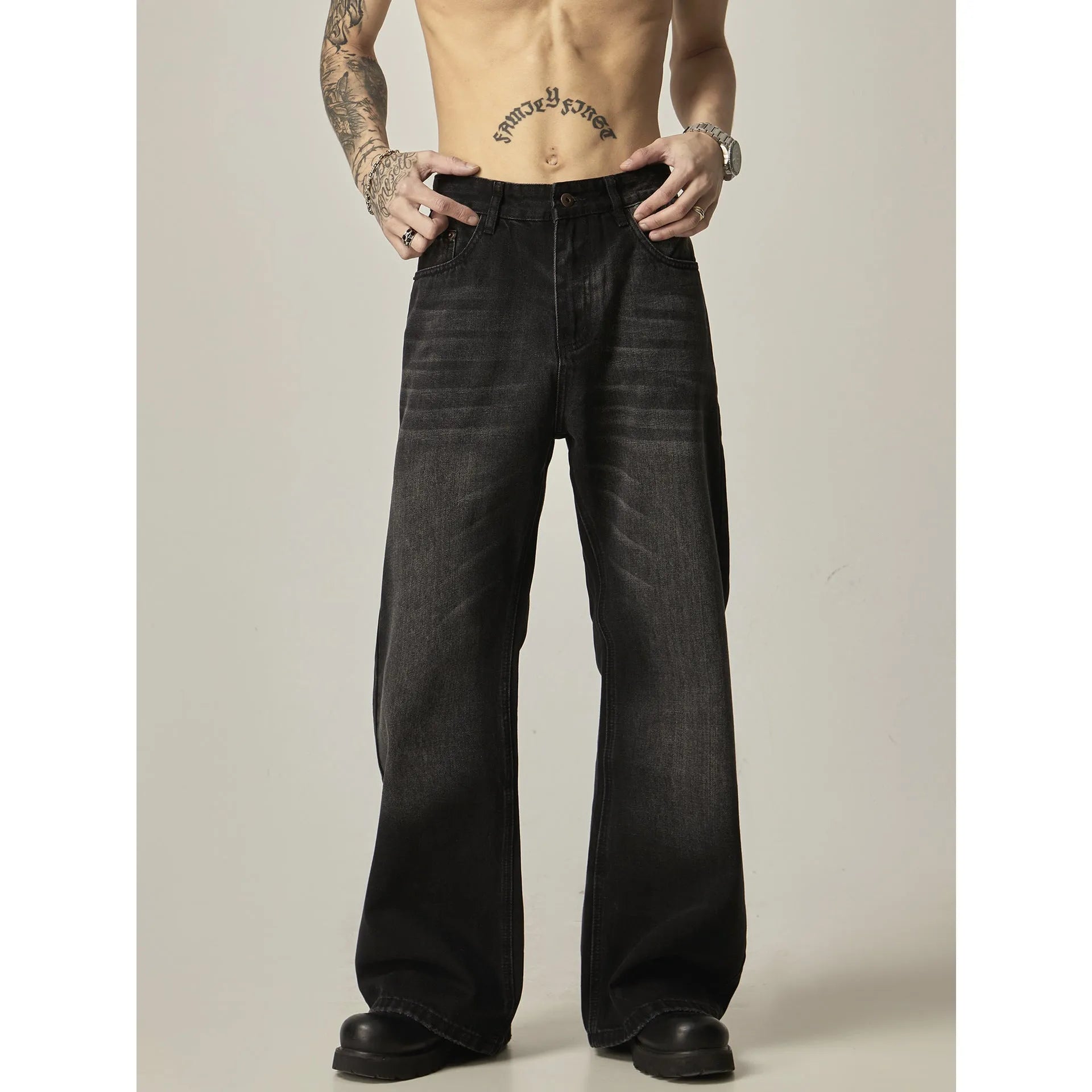 Black loose-fit straight-leg retro jeans on a mannequin, showing zip fly and casual style.