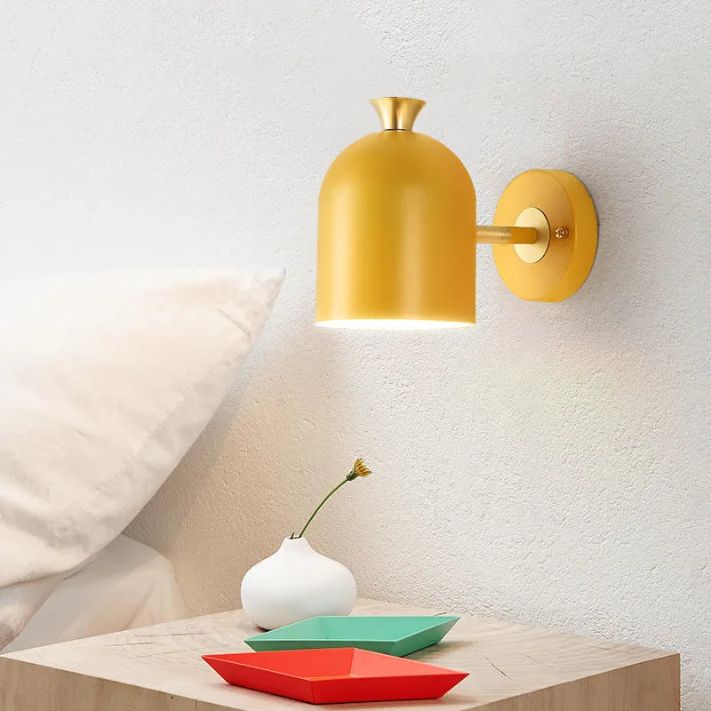 Single-head aluminium wall lamp in a choice of yellow, green, blue, or pink colours